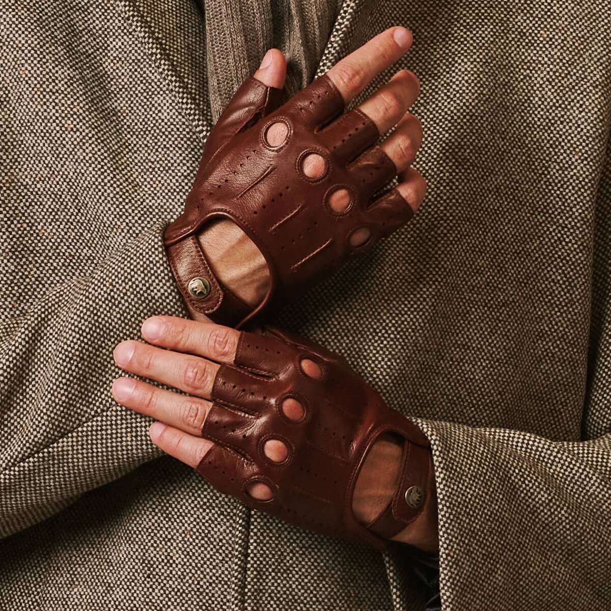 Giuseppe (brown) - Italian lambskin fingerless leather driving gloves