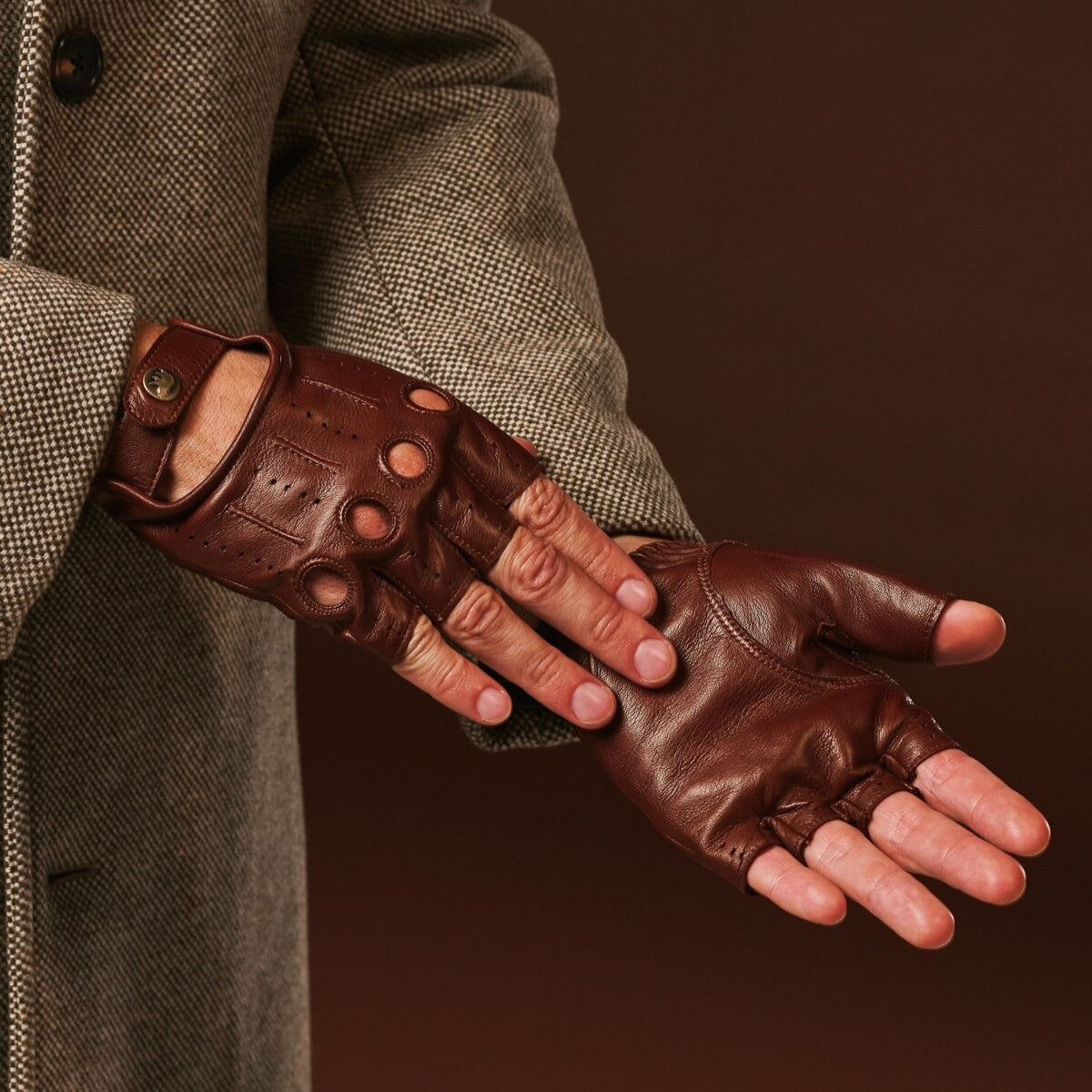 Giuseppe (brown) - Italian lambskin fingerless leather driving gloves