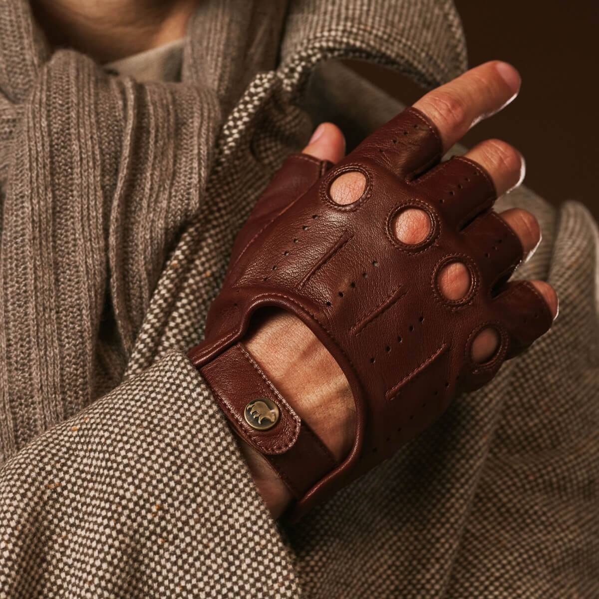 Giuseppe (brown) - Italian lambskin fingerless leather driving gloves