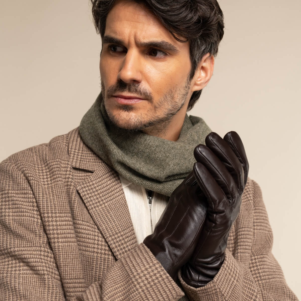 Julian (dark brown) - Classic sheepskin leather gloves with warm fleece lining and touchscreen feature