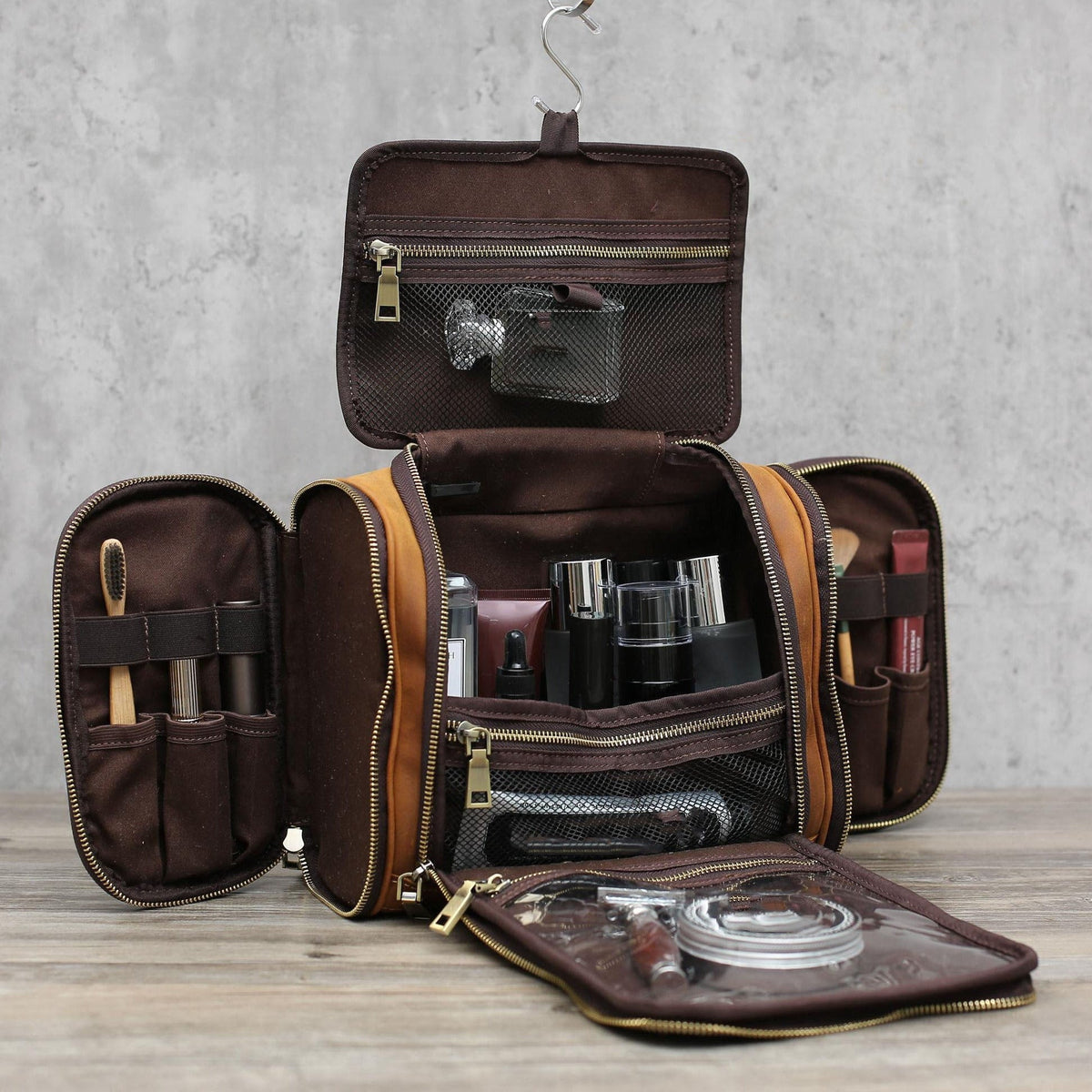 Personalized Hanging Leather Dopp Kit