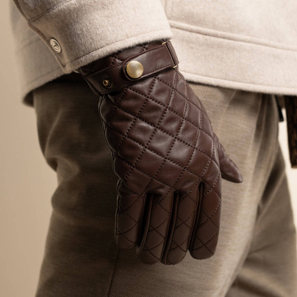 Sebastian (brown) – Sheepskin leather gloves with snap closure & touchscreen feature