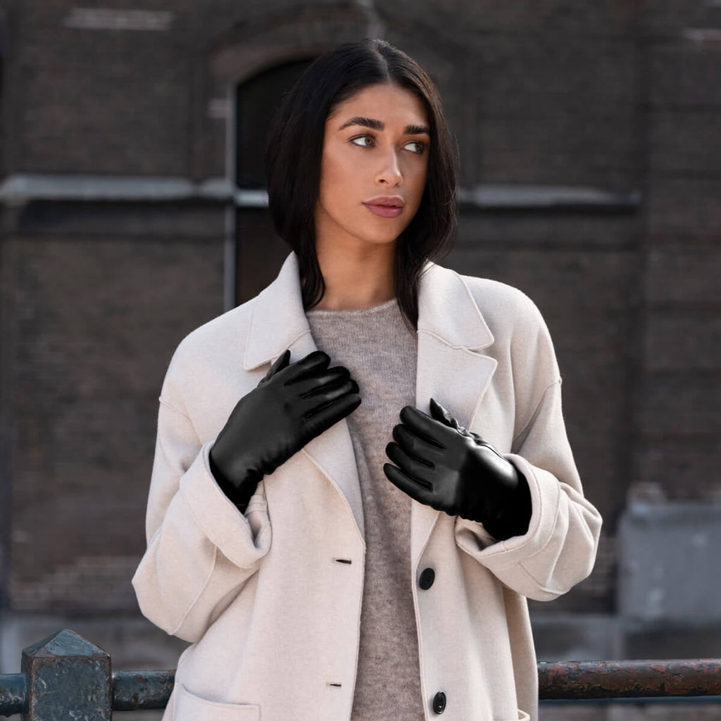 Zoey (black) – Sheepskin leather gloves with warm wool/cashmere lining & touchscreen function
