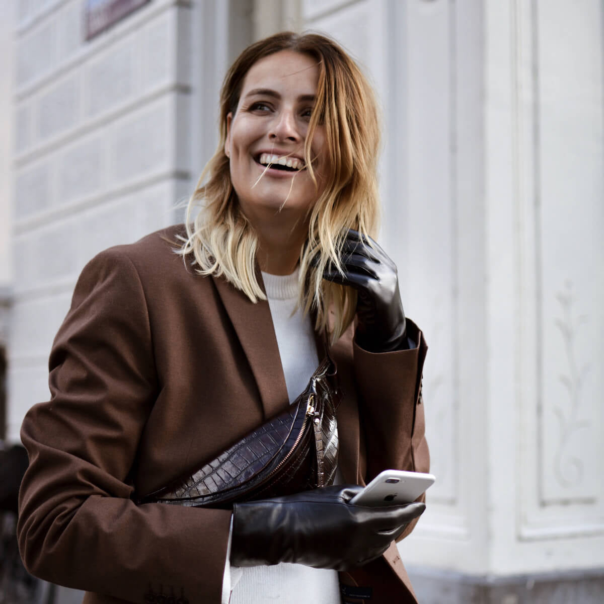 Zoey (black) – Sheepskin leather gloves with warm wool/cashmere lining & touchscreen function