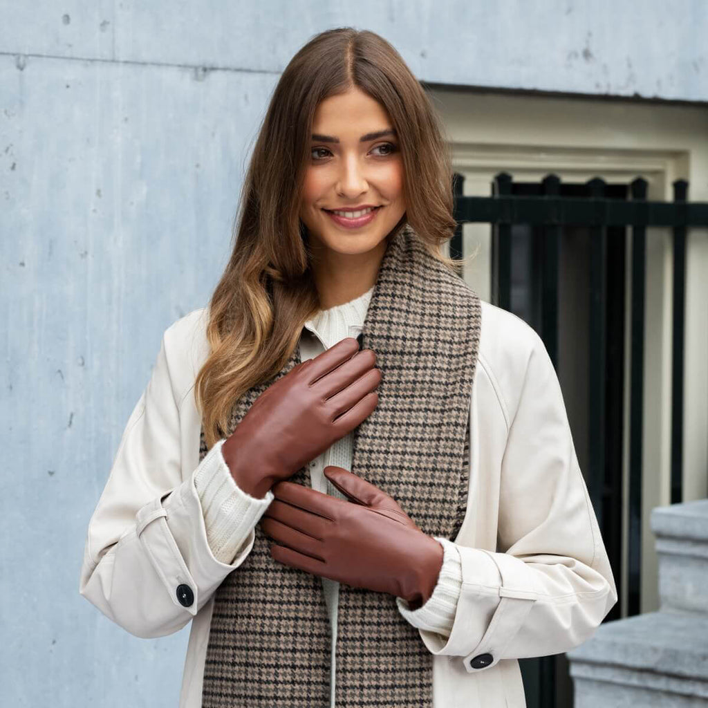 Zoey (cognac) – Sheepskin leather gloves with warm wool/cashmere lining & touchscreen function
